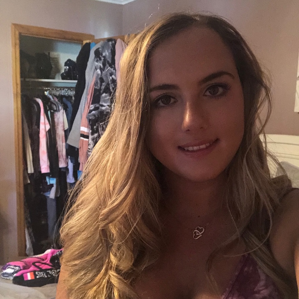 Meet your Posher, Danielle